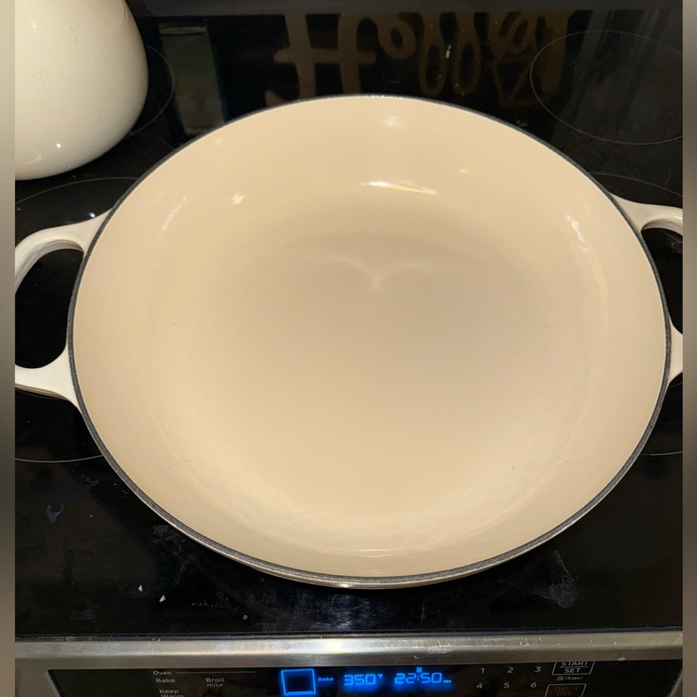 Le Creuset 5 quart braiser in discontinued color Meringue. New without box - Picture 3 of 7